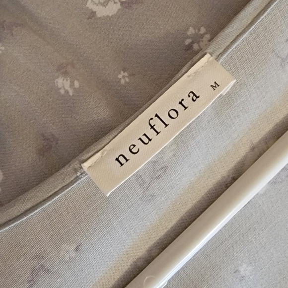 Neuflora Dress Size M pale green floral - Picture 2 of 2